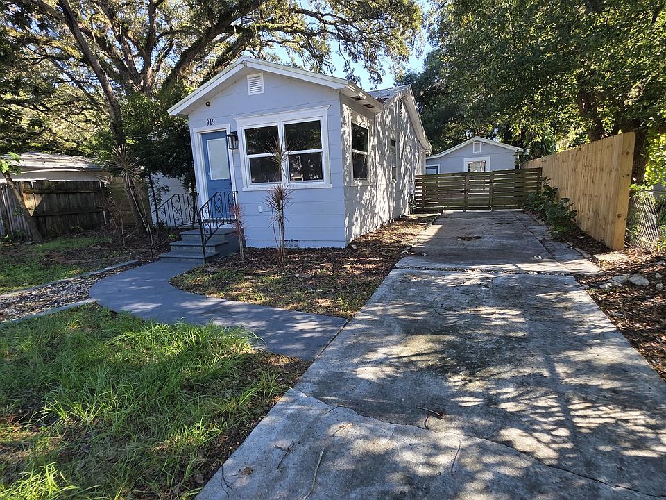 1st image of 919 E Flora St