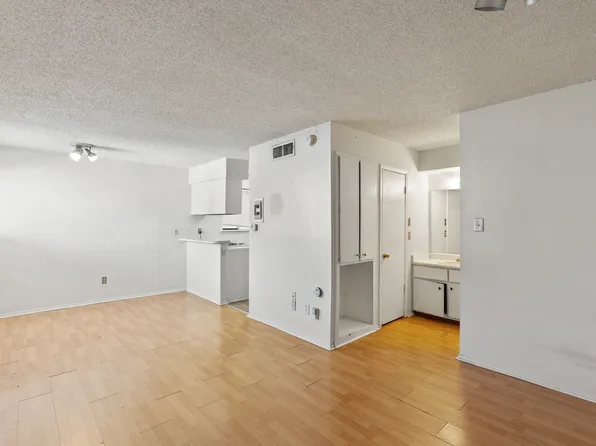 515 Krebs Ln #204, Austin, TX 78704