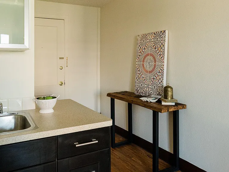 Regency Apartments — Photo 12