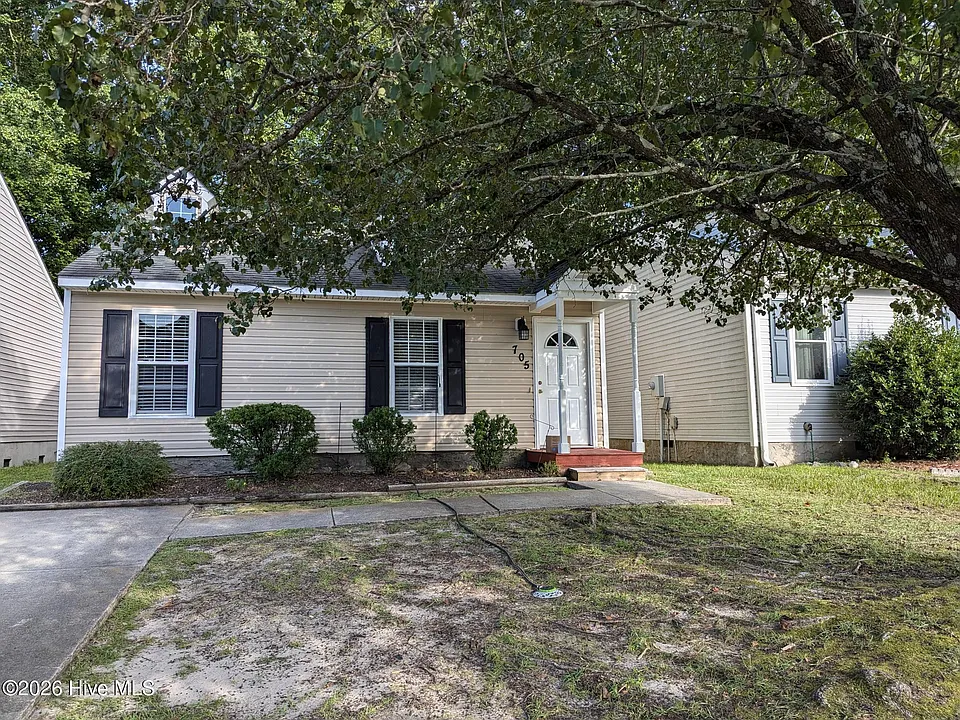 705 Varsity Dr