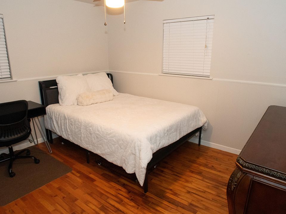 Bedroom 2 with closet.