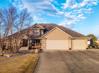 27193 Willow View Cir, Harrisburg, SD 57032