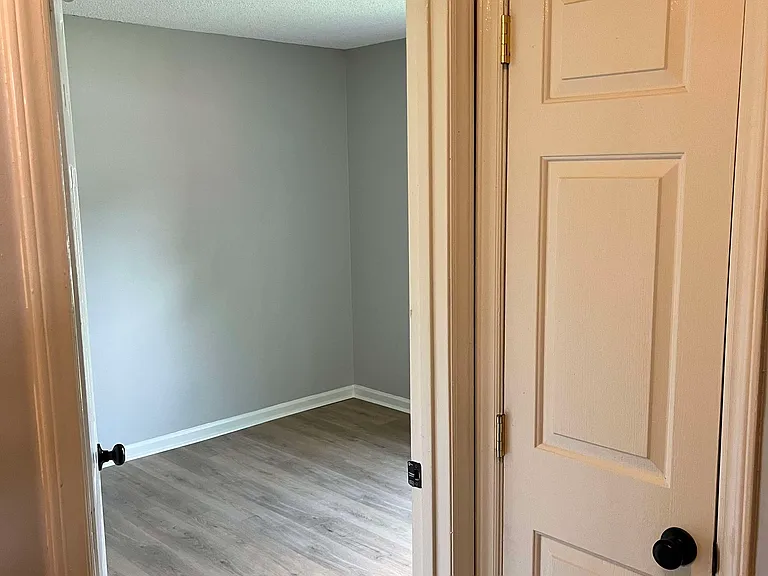 Center bedroom