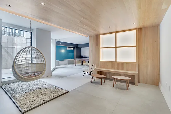 Rented by EXR | media 93