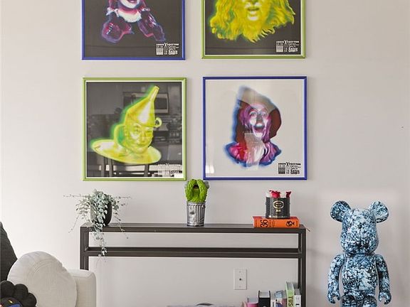 5th image of 518 E Windsor Rd #305