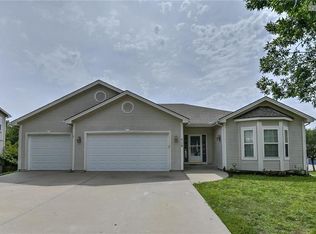 715 Hilltop Rd, Kearney, MO 64060