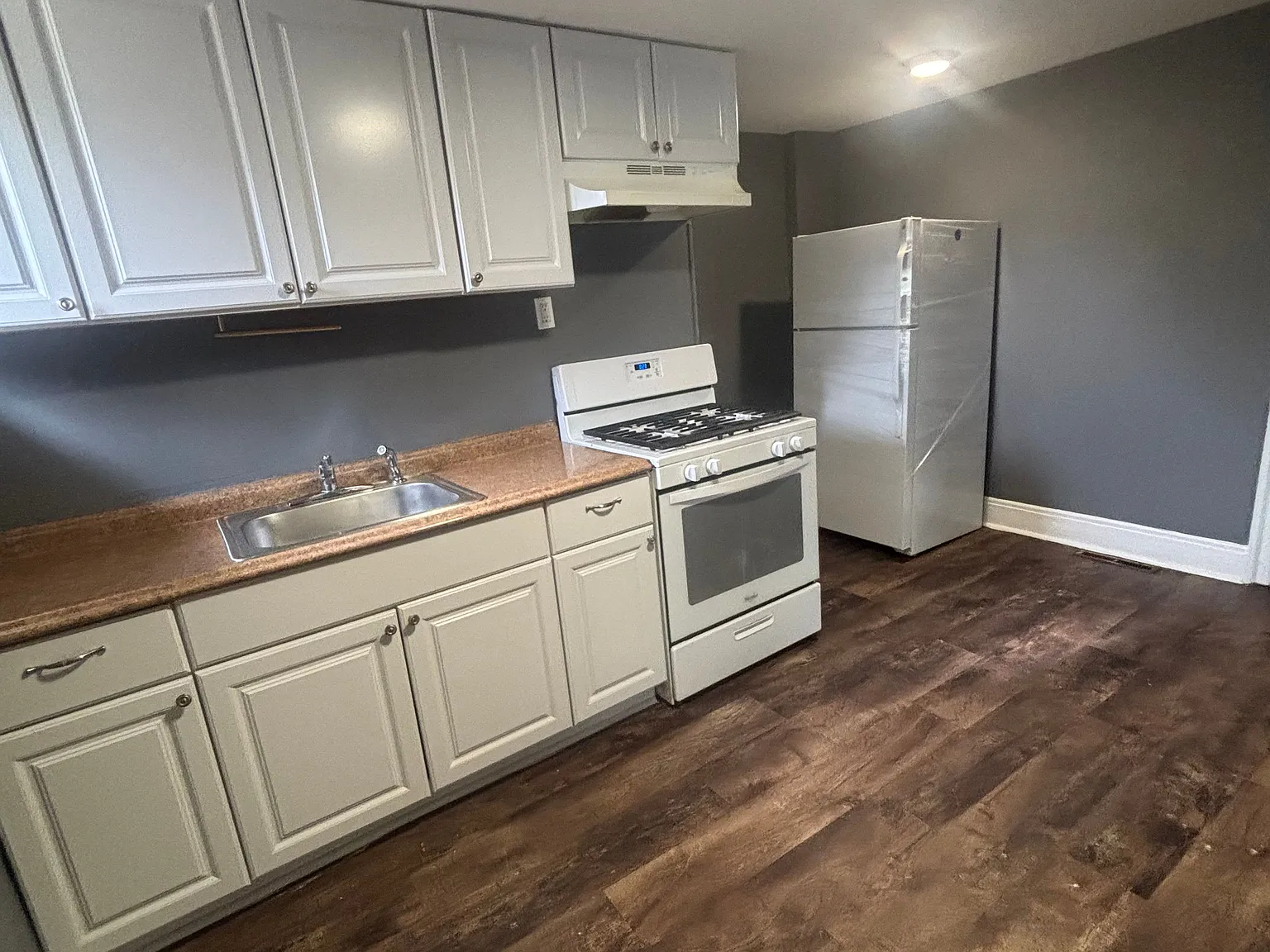 2 bed, 1.0 bath, $1,650 — Photo 4