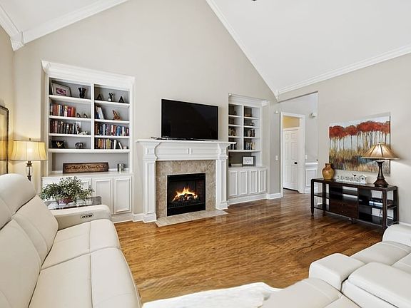 5th image of 3103 Sakari Cir
