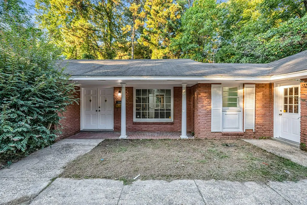 3 bed, 2701 sqft, $1,995 — Photo 2