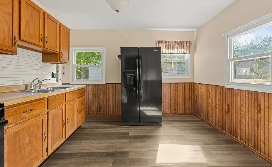 3 bed, 960 sqft, $1,600 — Photo 3