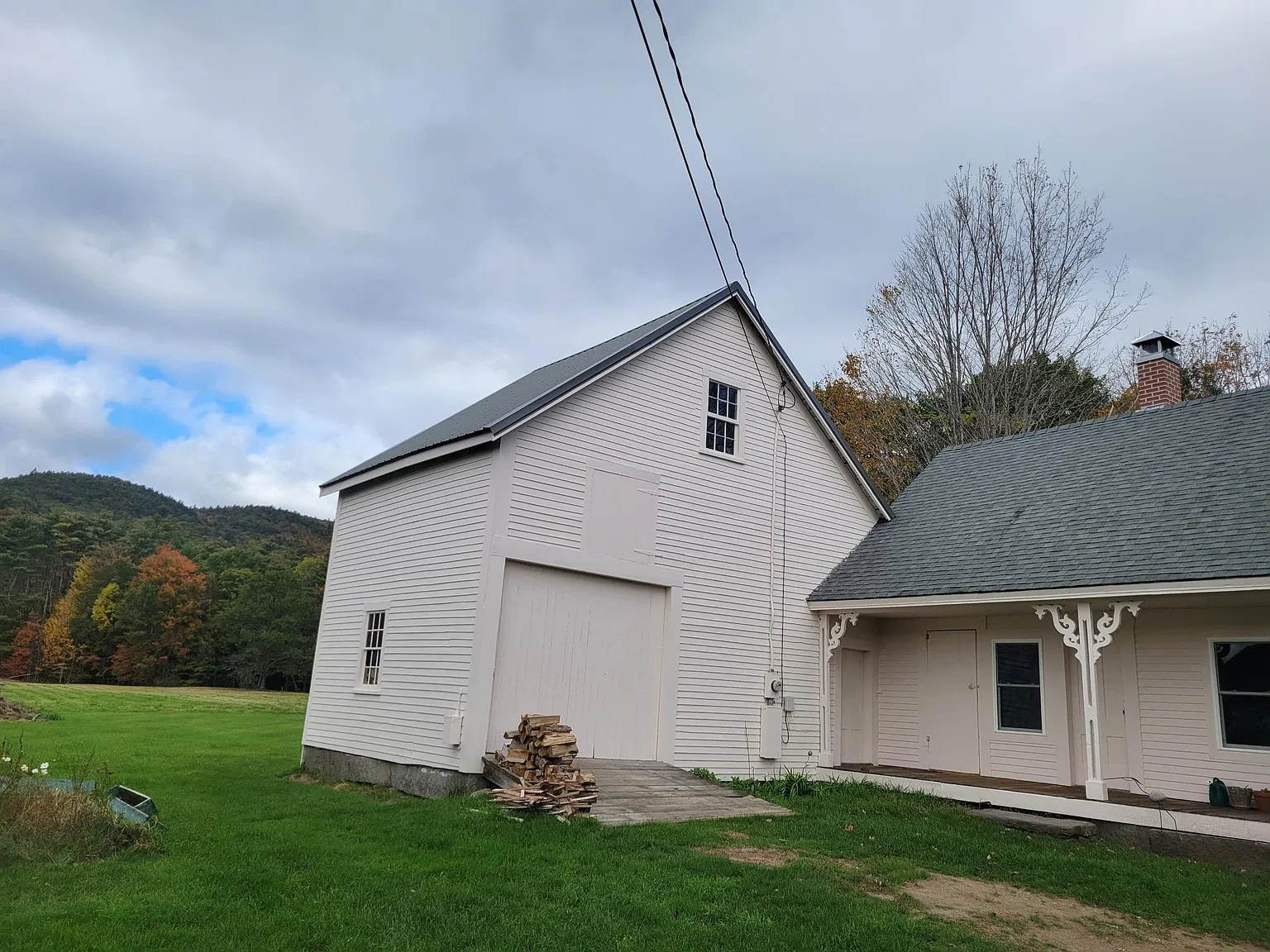 3 bed, 1.0 bath, 2641 sqft, $2,100 — Photo 2
