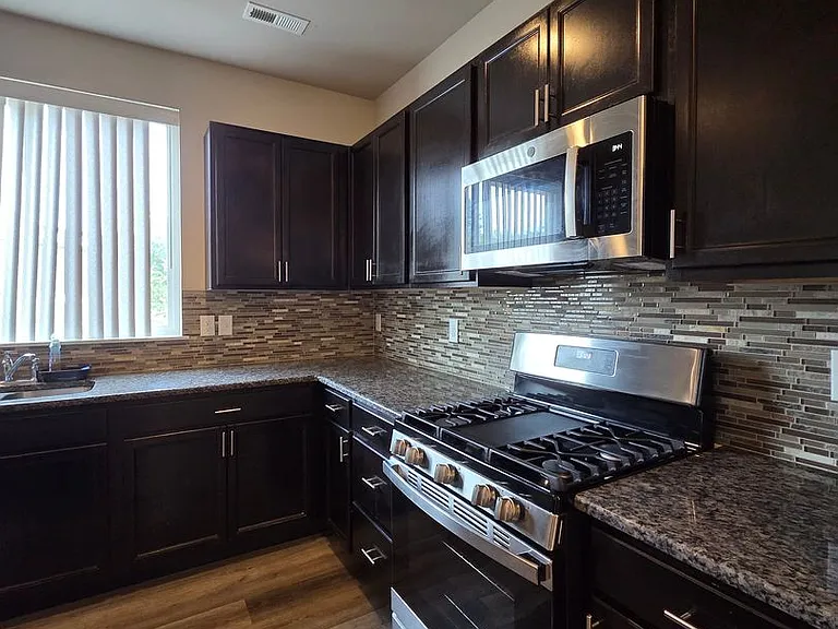 2524 Jacaranda Ave — Photo 11