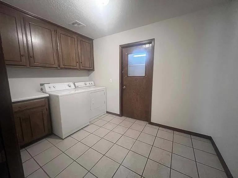 6304 NW 84th St — Photo 19