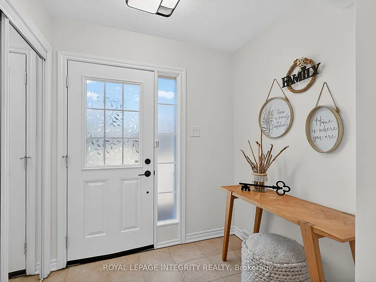 2619 Baynes Sound Way — Photo 2