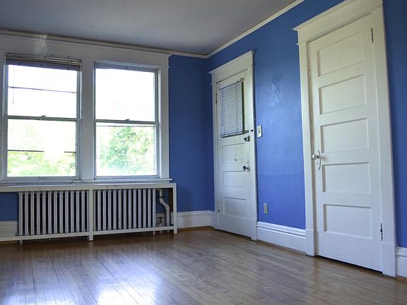 5th image of 419 Herschel St