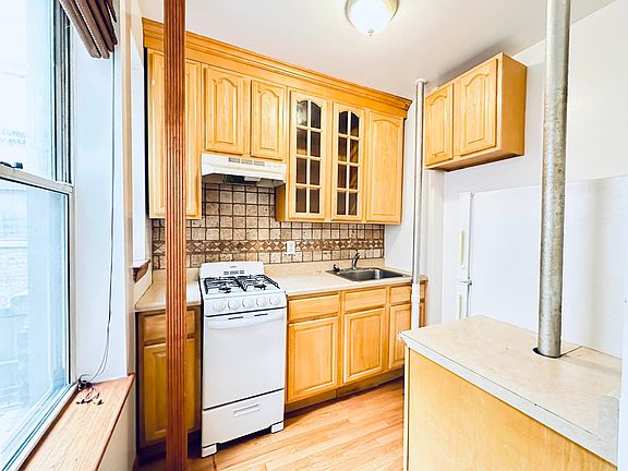 2nd image of 421 E 65th St #21