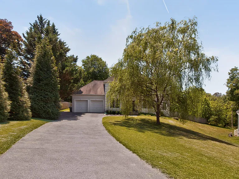 10105 Nicolson Rd — Photo 2