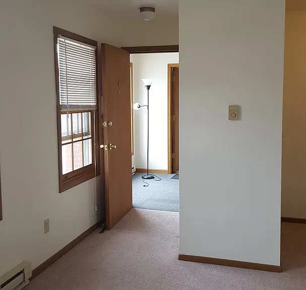 465-473 W Grand Ave — Photo 4