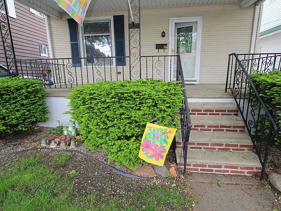 2nd image of 156 E Bennett St