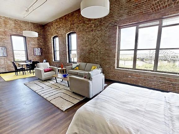 4th image of 425 Washington St APT 307
