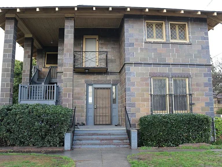 649 W 8th St #B — Photo 1