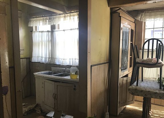 2nd image of 1600 College Ave