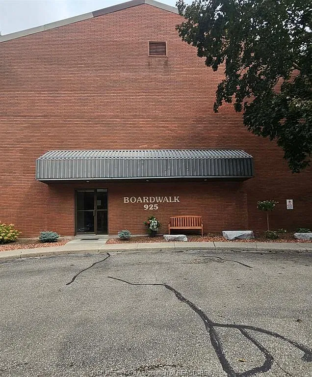 2 bed, $1,700 — Photo 1