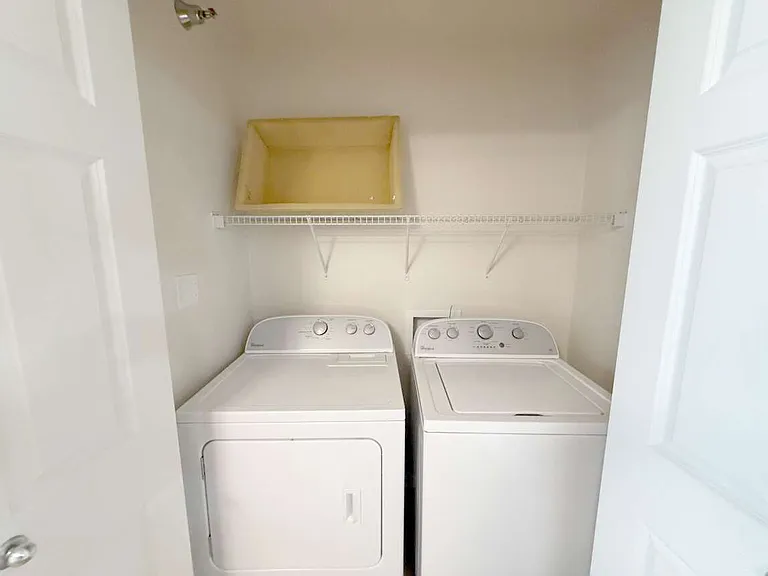 Maple Creek Apartments Living 2 bed 2 bath 1250 Laundry