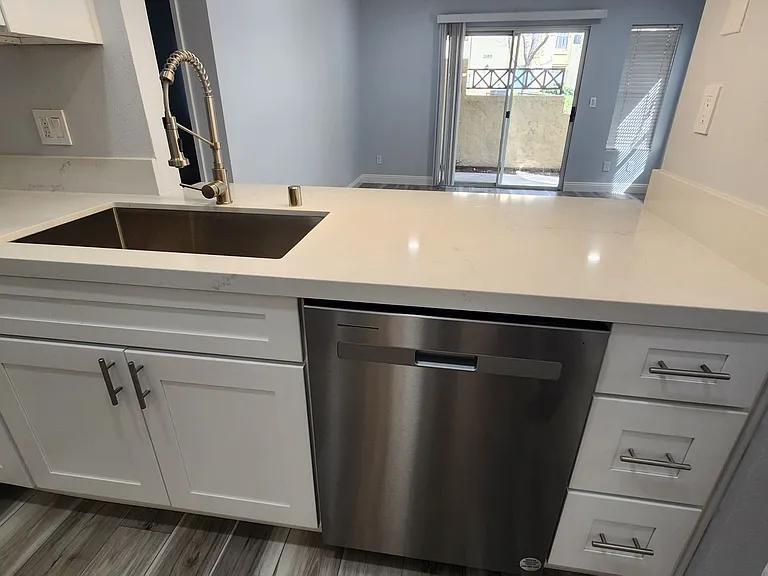 2047 Lakeridge Cir #104 — Photo 6