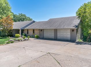 121 Eagle Watch Rd, Muscatine, IA 52761