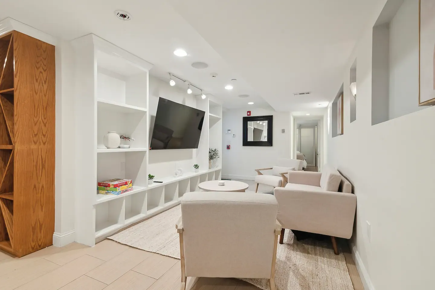 2 bed, 1200 sqft, $2,200 — Photo 2
