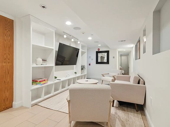 2nd image of 131 N 20th St #1G