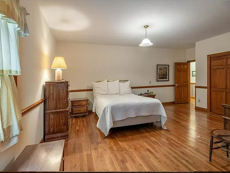 104 Woodsway Ct — Photo 7