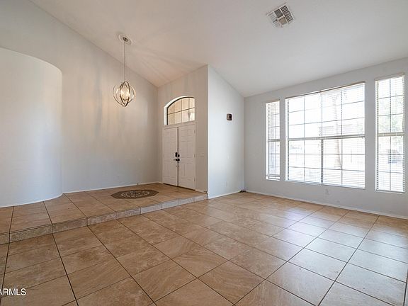 5th image of 2315 N AVOCA Street N