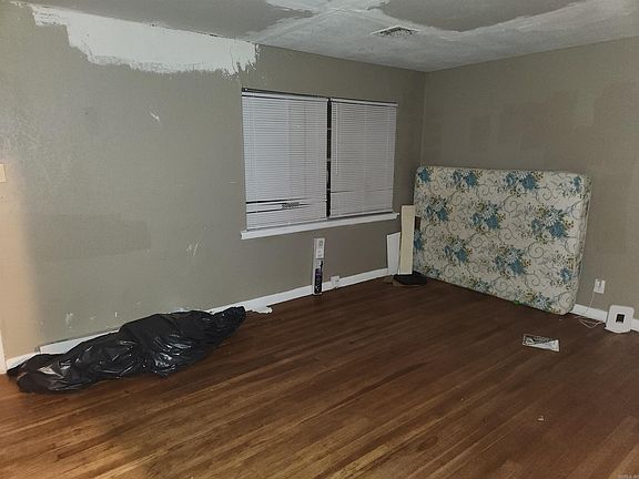 4th image of 10017 Chicot Rd