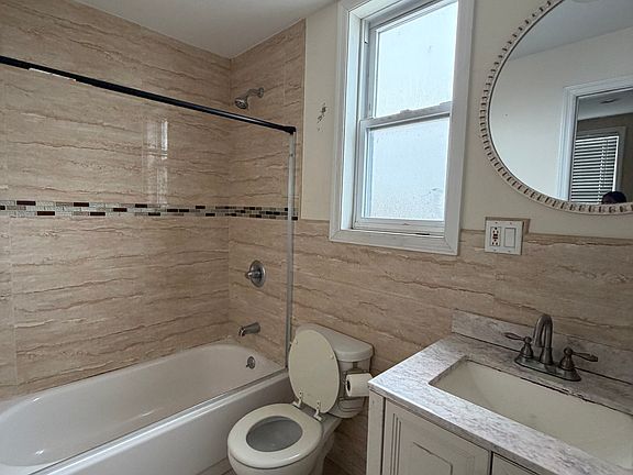 2nd image of 353 Underhill Ave Floor 2