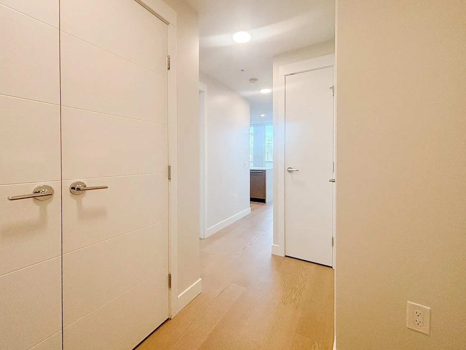 2 bed, 720 sqft, $2,995 — Photo 2
