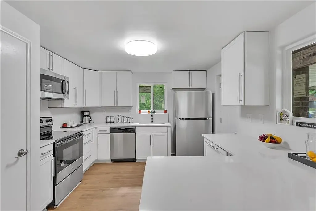 3 bed, 1750 sqft, $2,498 — Photo 2