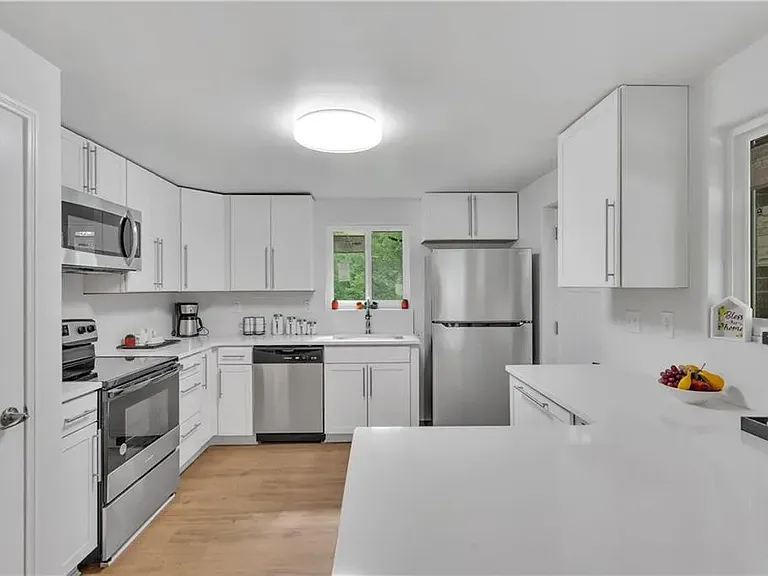 9830 Don Dr — Photo 2