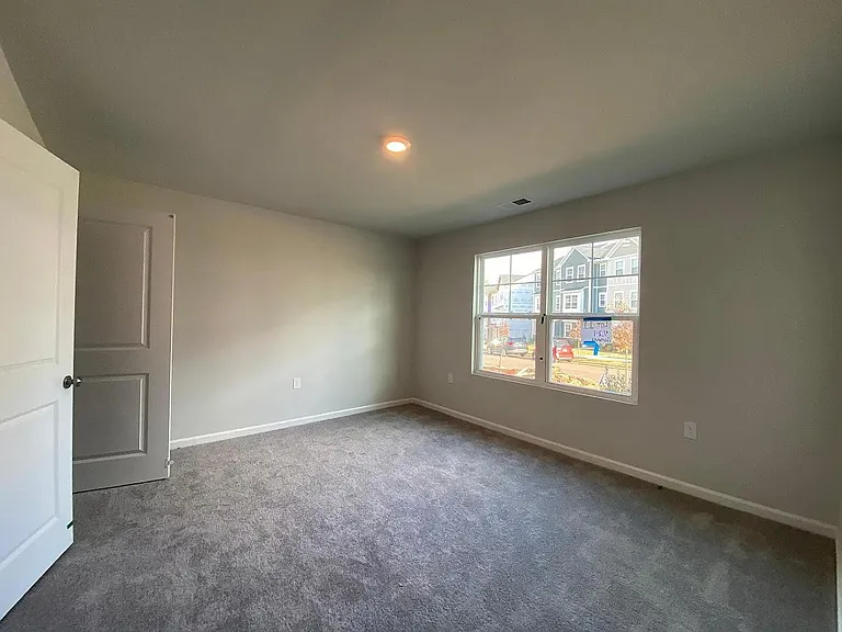 729 Gimari Dr — Photo 3