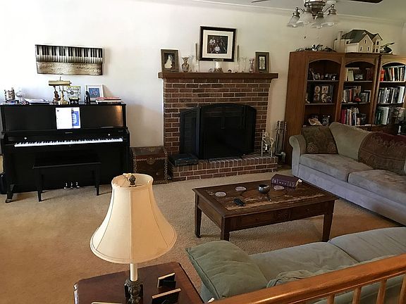 4th image of 270 Summerfield Dr