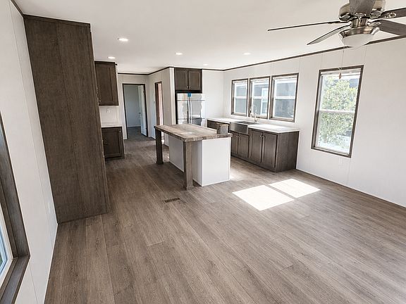 4th image of 23101 Green Oaks St #27