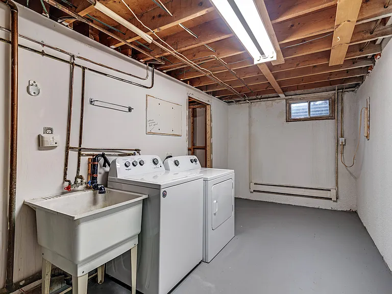 610 Surrey Ln — Photo 21