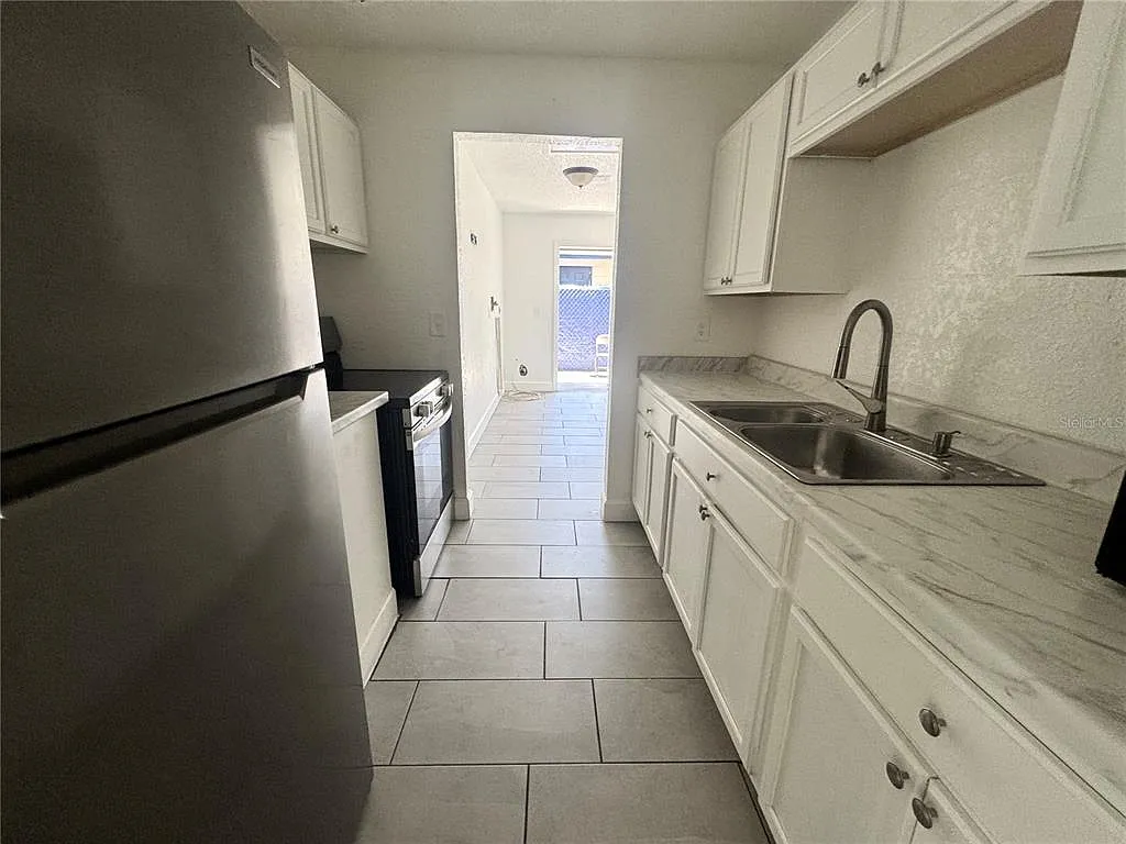 2 bed, 1.0 bath, 920 sqft, $1,595 — Photo 2