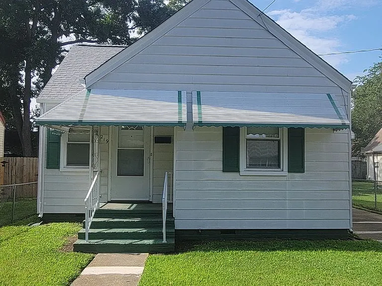 219 Beechwood Ave — Photo 1