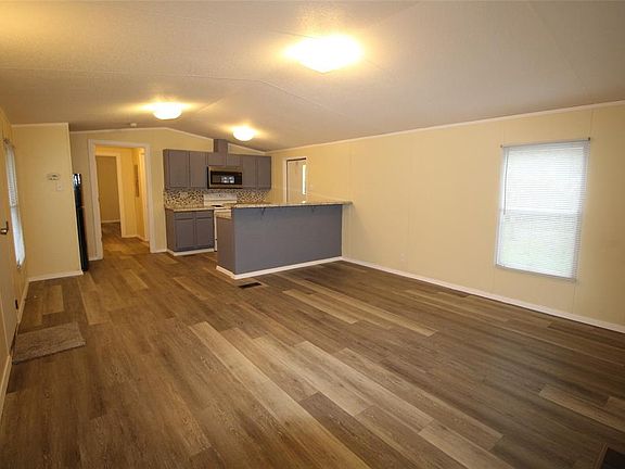 3rd image of 2528 Baywood Dr