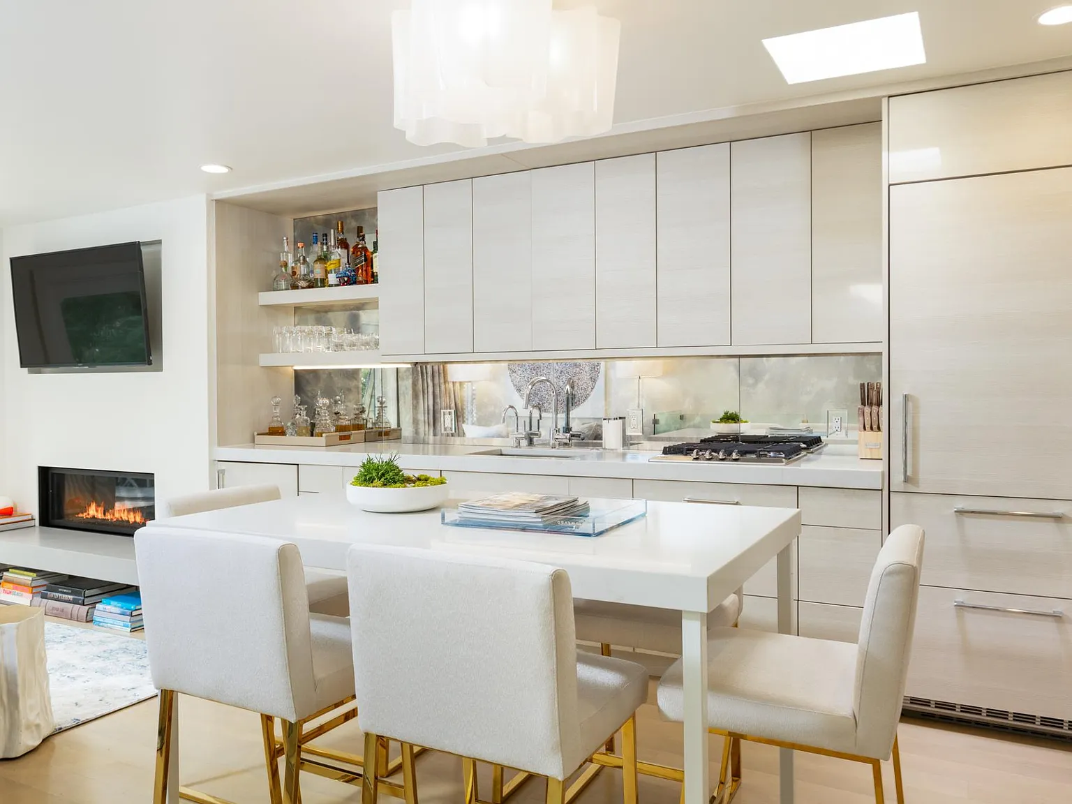 2 bed, 976 sqft, $35,000 — Photo 3