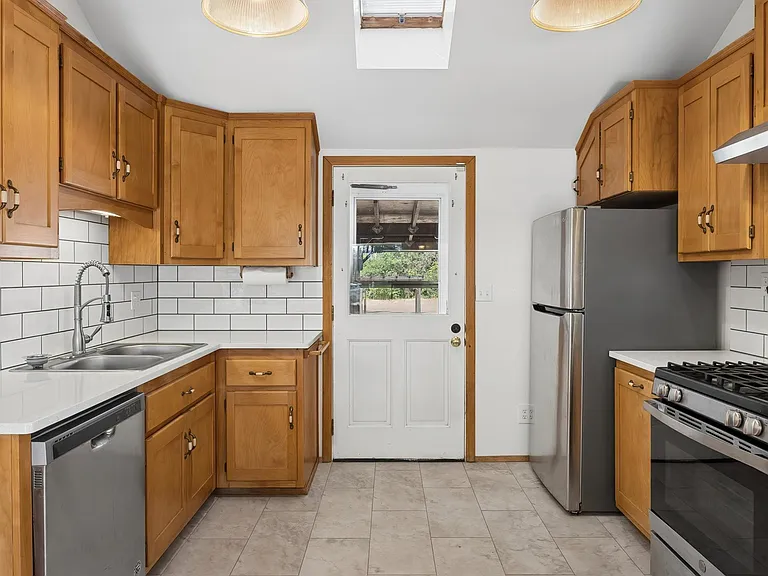 3512 S Division St — Photo 11