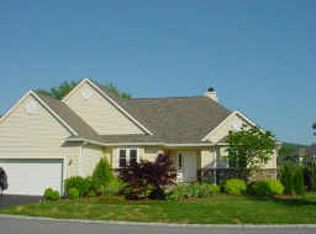 1 Post Oak Ct, Hamburg, NJ 07419