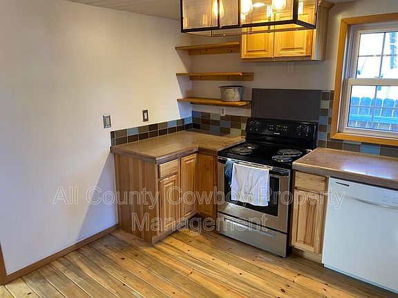 3rd image of 358 W Grand Ave
